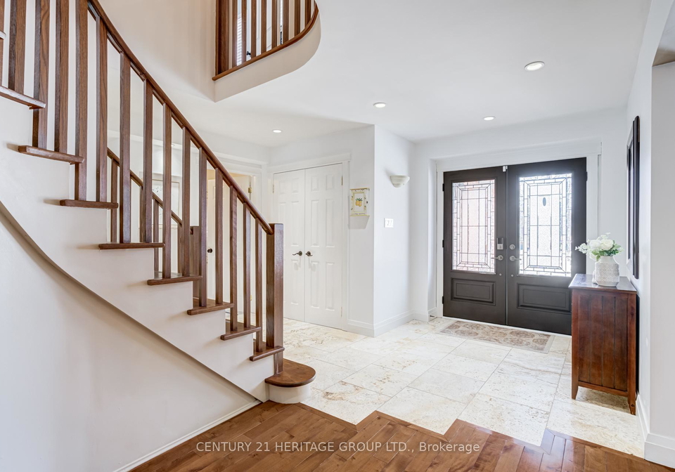 347-alex-doner-drive-newmarket-ontario-n12833554