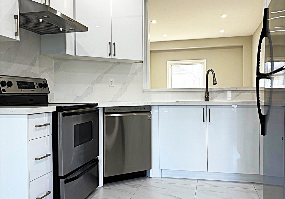 447-hollandview-trail-aurora-ontario-n12833796