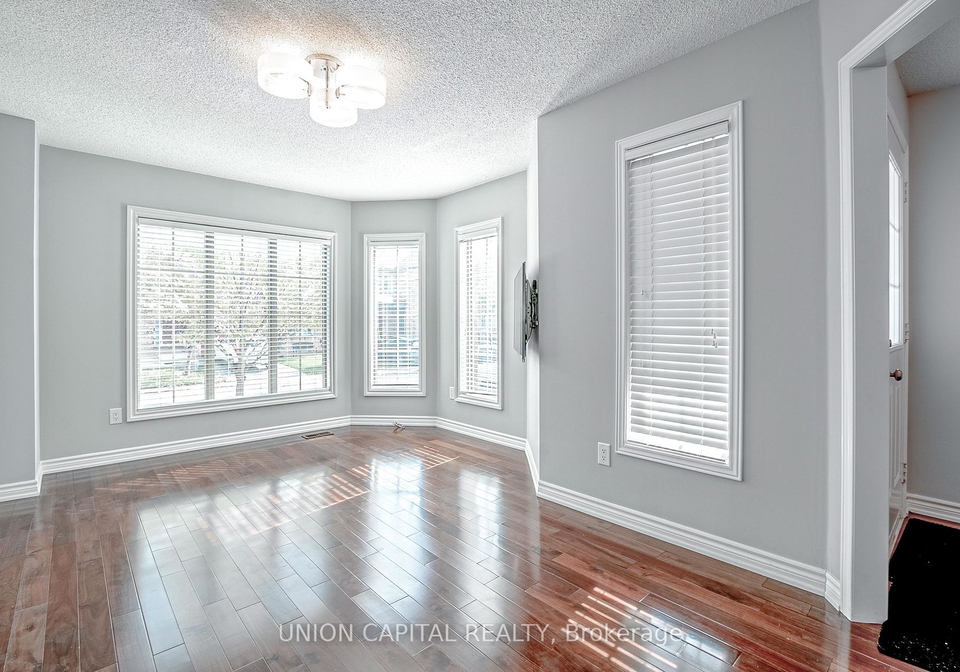 123-pinedale-gate-vaughan-ontario-n12837990