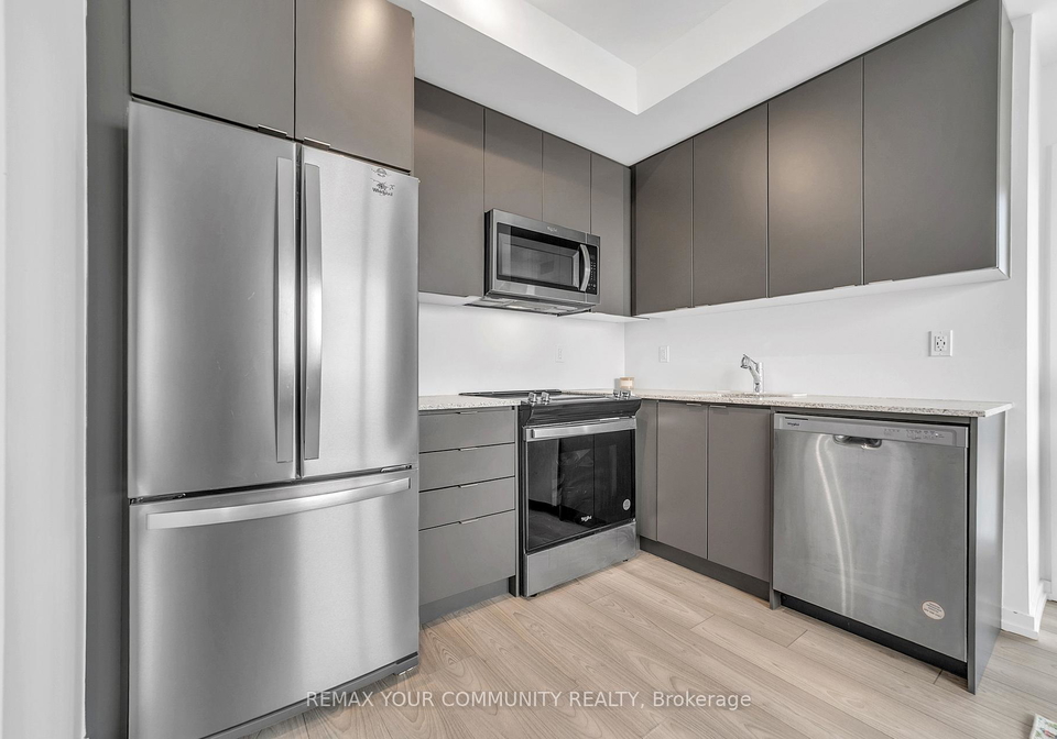 220-lytham-green-circle-newmarket-ontario-n12852390