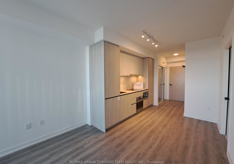 8-interchange-way-vaughan-ontario-n12854220