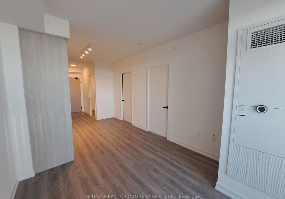 8-interchange-way-vaughan-ontario-n12854220