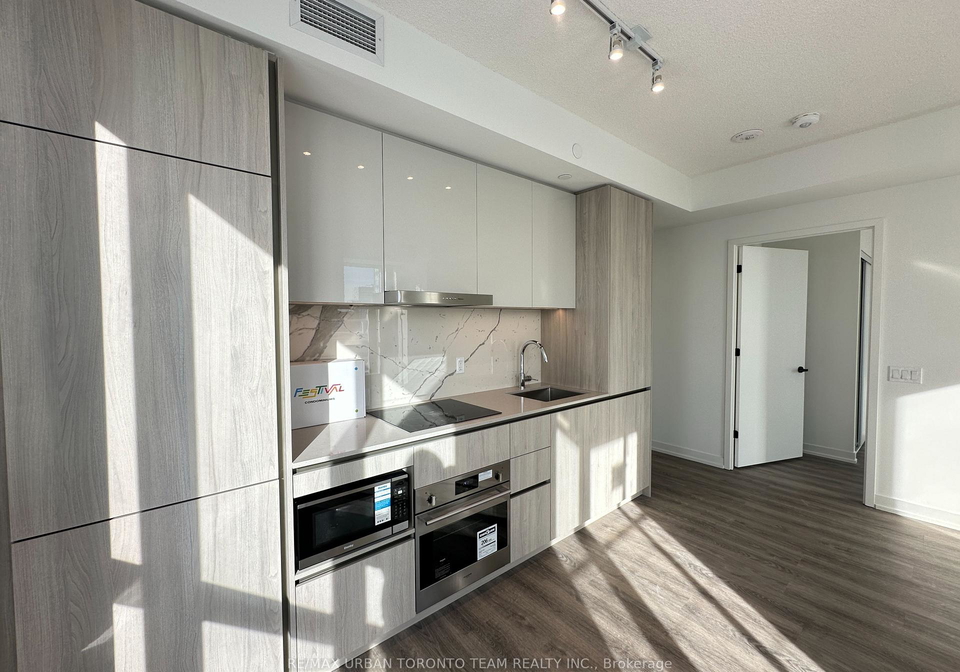 8-interchange-way-vaughan-ontario-n12854970