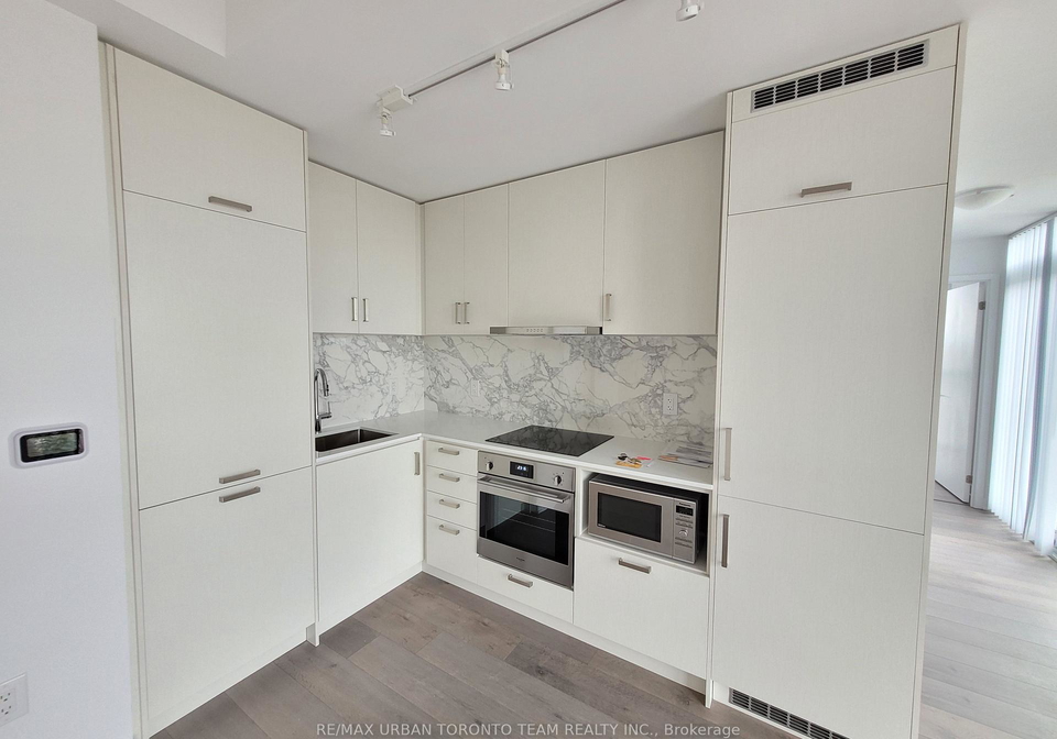 60-honeycrisp-crescent-vaughan-ontario-n12856142