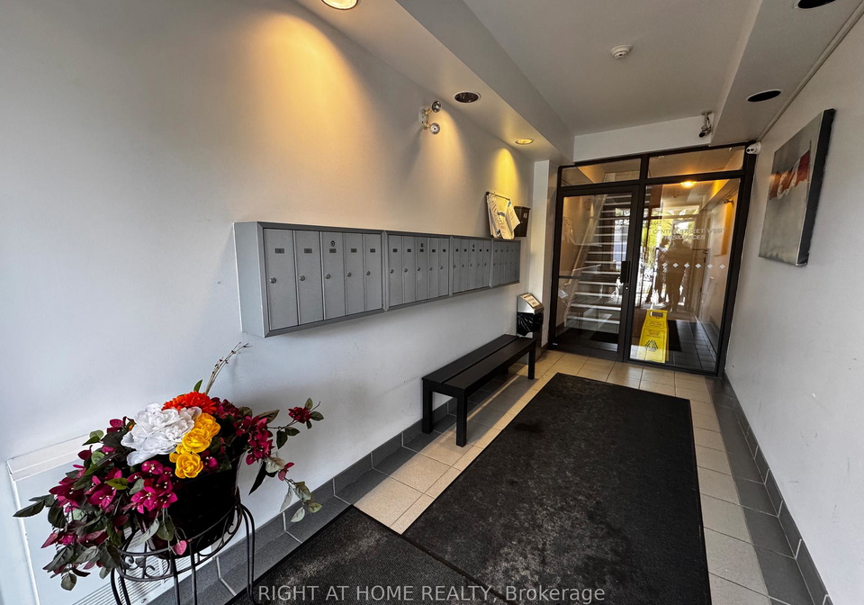 1-centre-street-w-richmond-hill-ontario-n12859050
