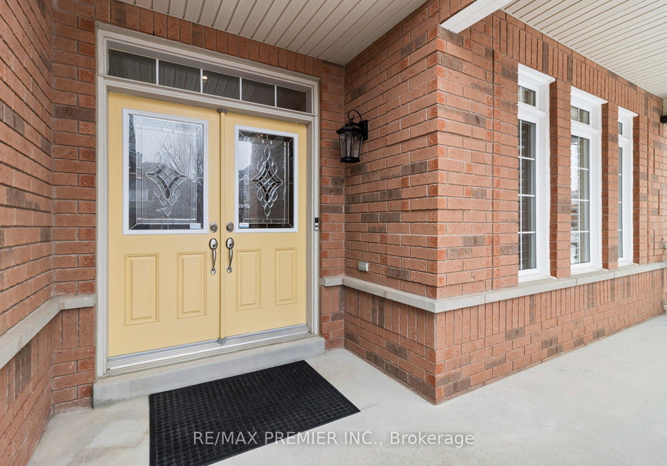 11-eakins-drive-e-aurora-ontario-n12863560