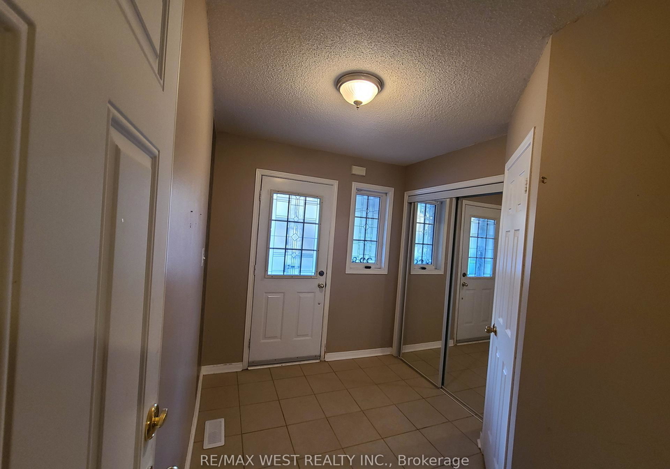 228-coleridge-drive-newmarket-ontario-n12863574