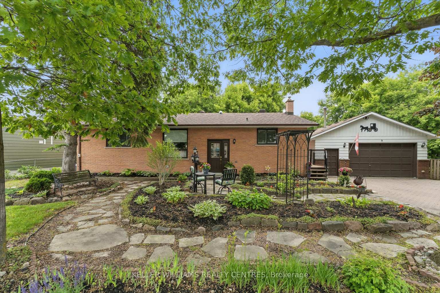9-thompson-drive-east-gwillimbury-ontario-n12865638