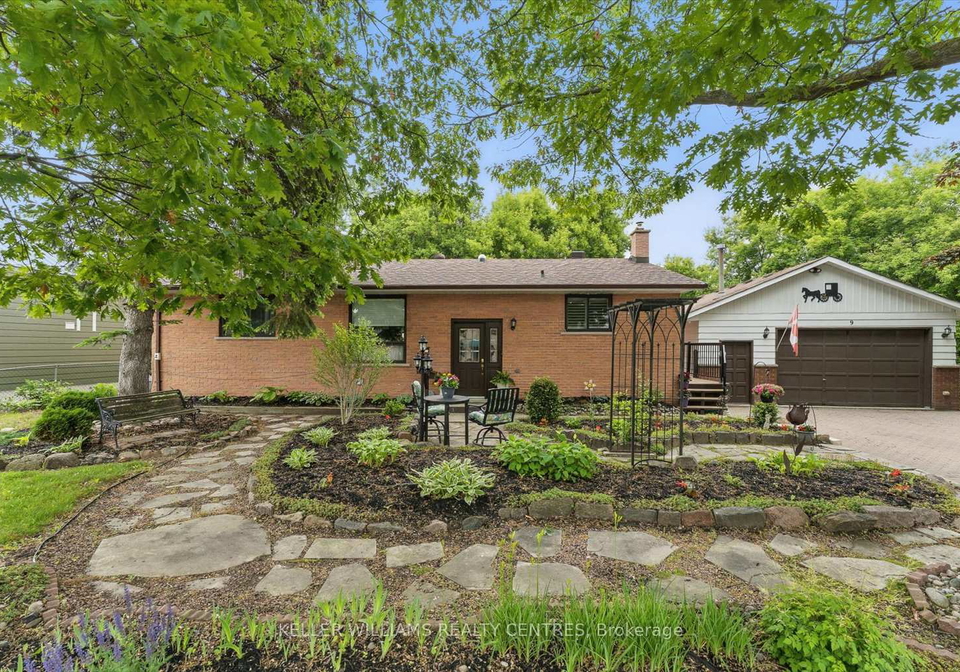 9-thompson-drive-east-gwillimbury-ontario-n12865638