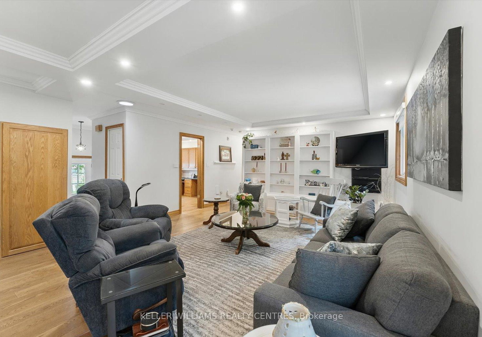 9-thompson-drive-east-gwillimbury-ontario-n12865638