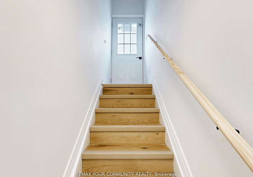 264-currey-crescent-e-newmarket-ontario-n12868662