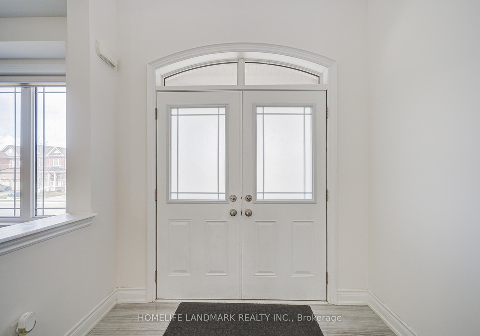 95-walter-english-drive-east-gwillimbury-ontario-n12868766