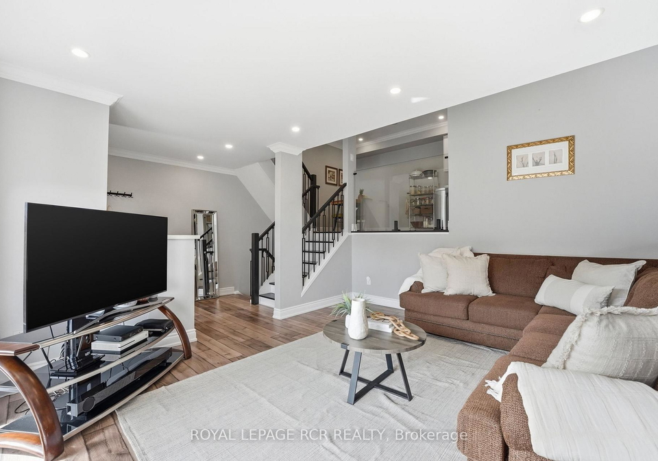 155-milestone-crescent-aurora-ontario-n12869976