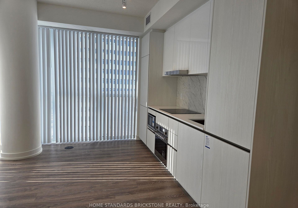 8-interchange-way-vaughan-ontario-n12870792