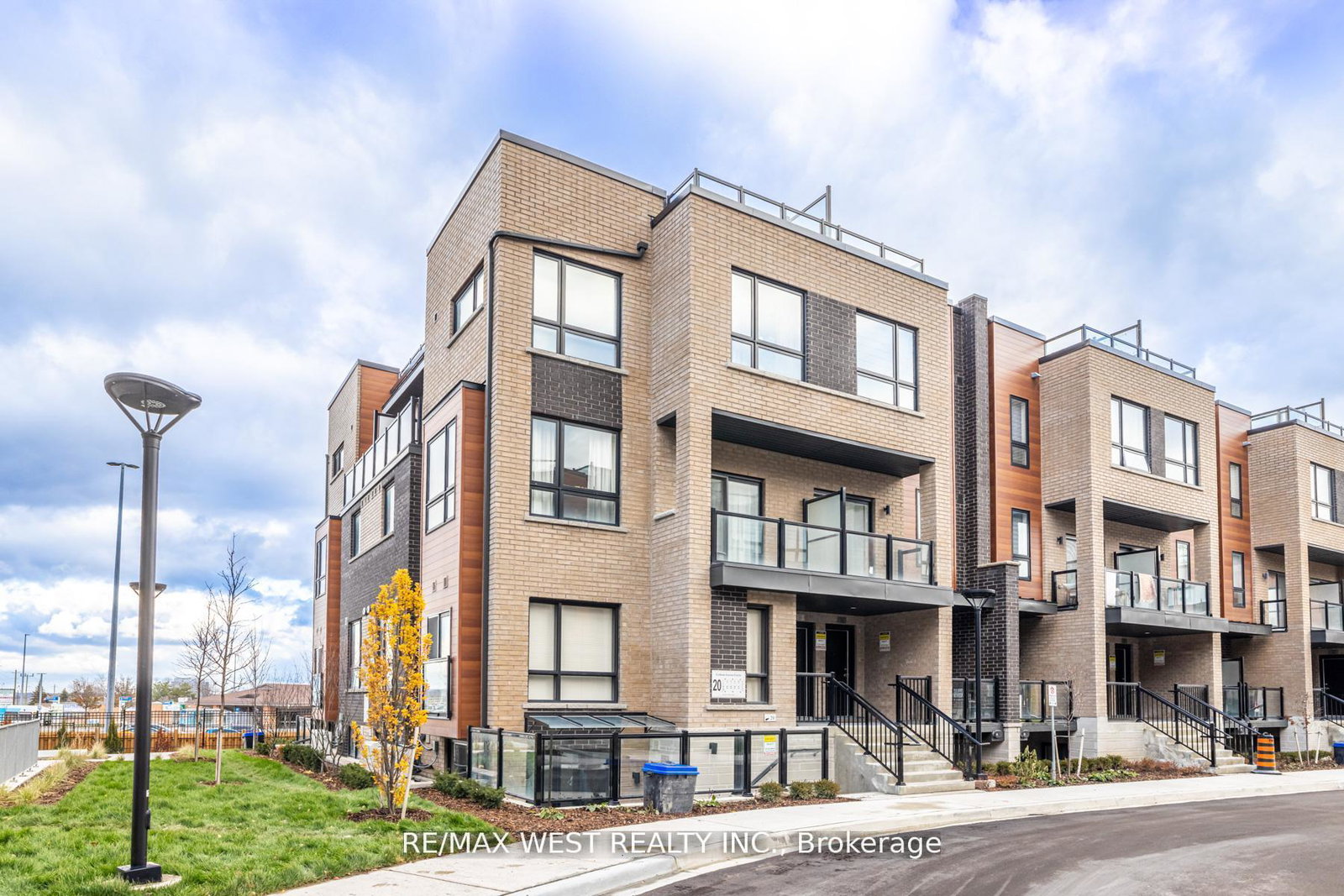 20-lytham-green-circle-newmarket-ontario-n12871710