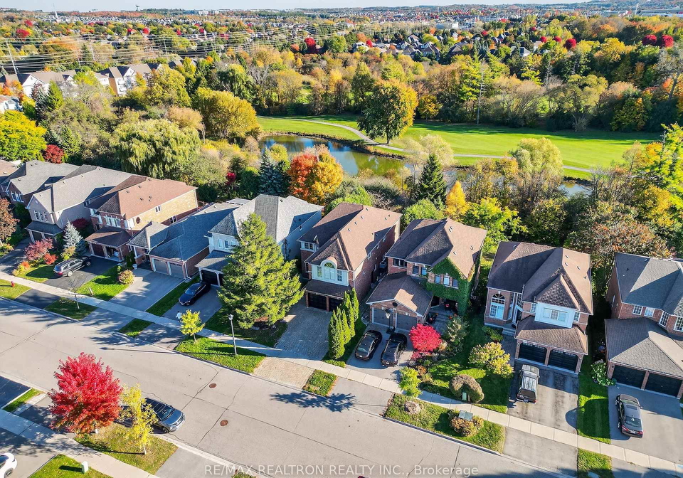 446-silken-laumann-drive-newmarket-ontario-n12873492