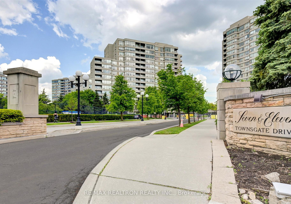 7-townsgate-drive-vaughan-ontario-n12874682