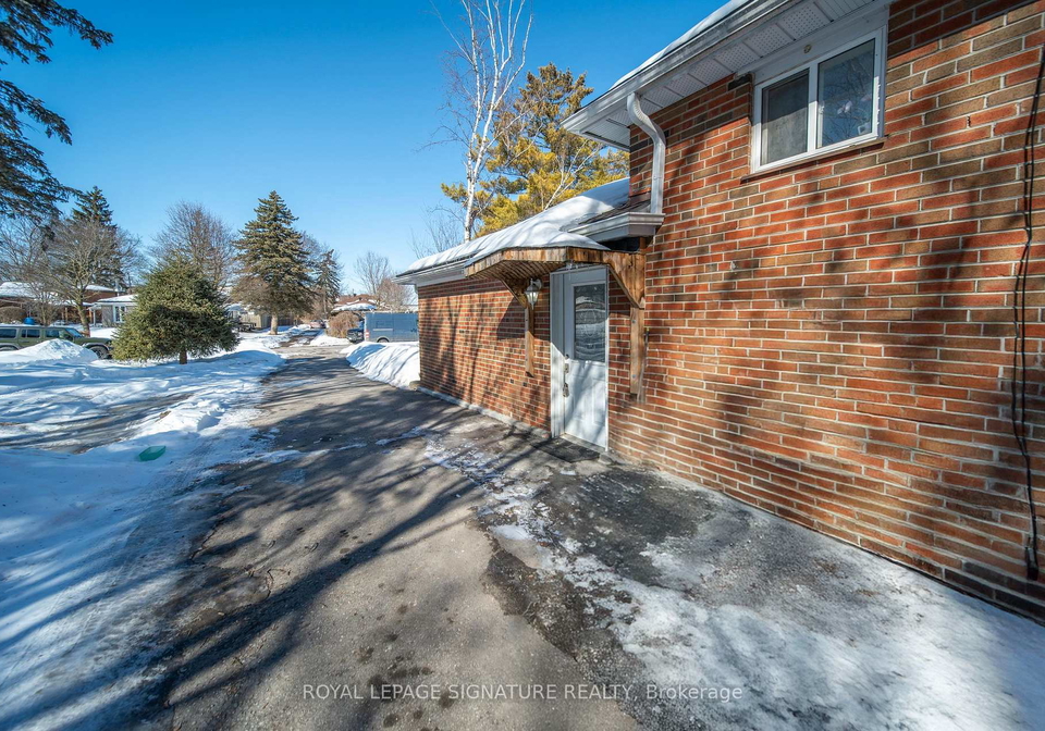 21-huron-court-aurora-ontario-n12879774