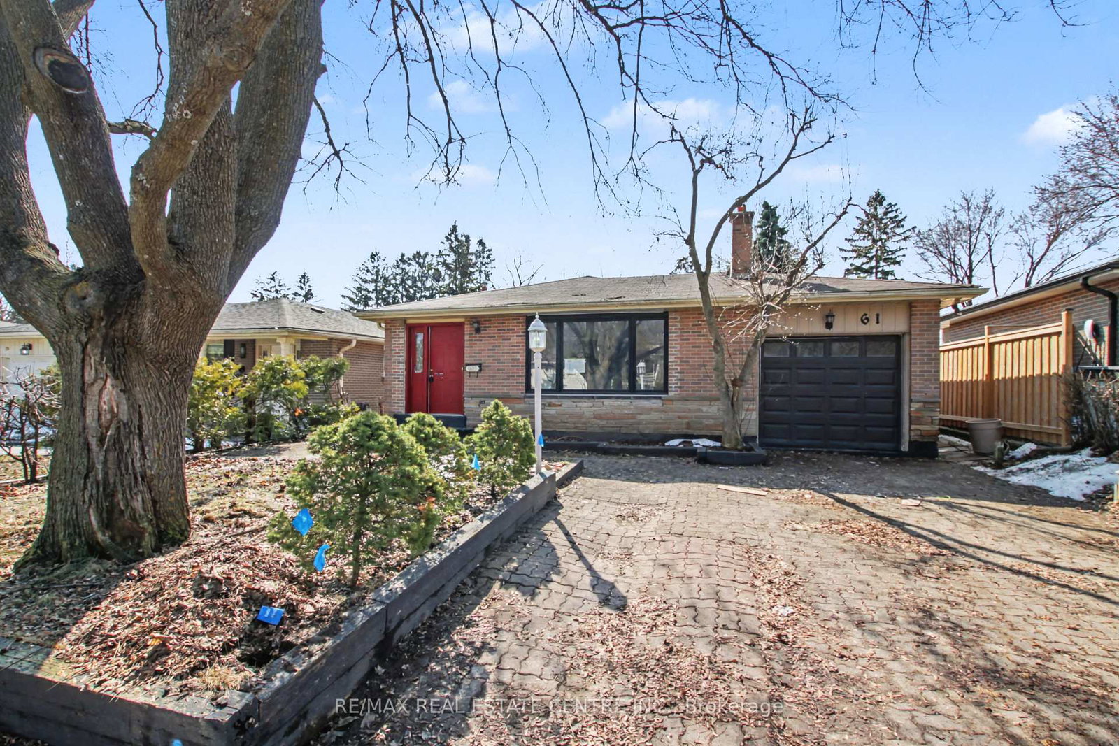 61-romfield-circuit-markham-ontario-n12882756