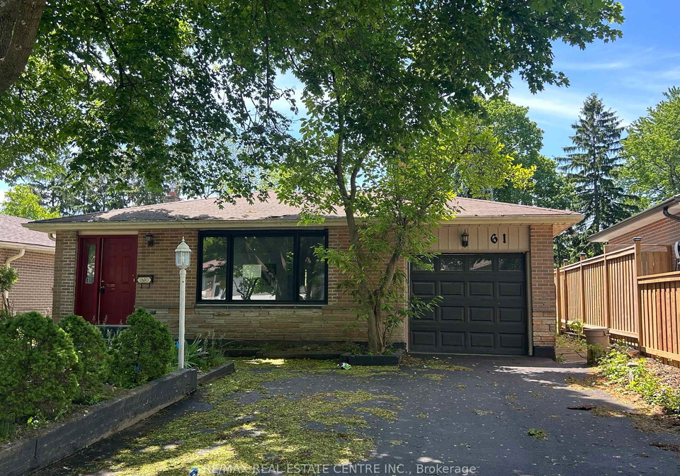 61-romfield-circuit-markham-ontario-n12882756