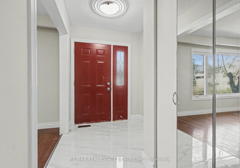 61-romfield-circuit-markham-ontario-n12882756