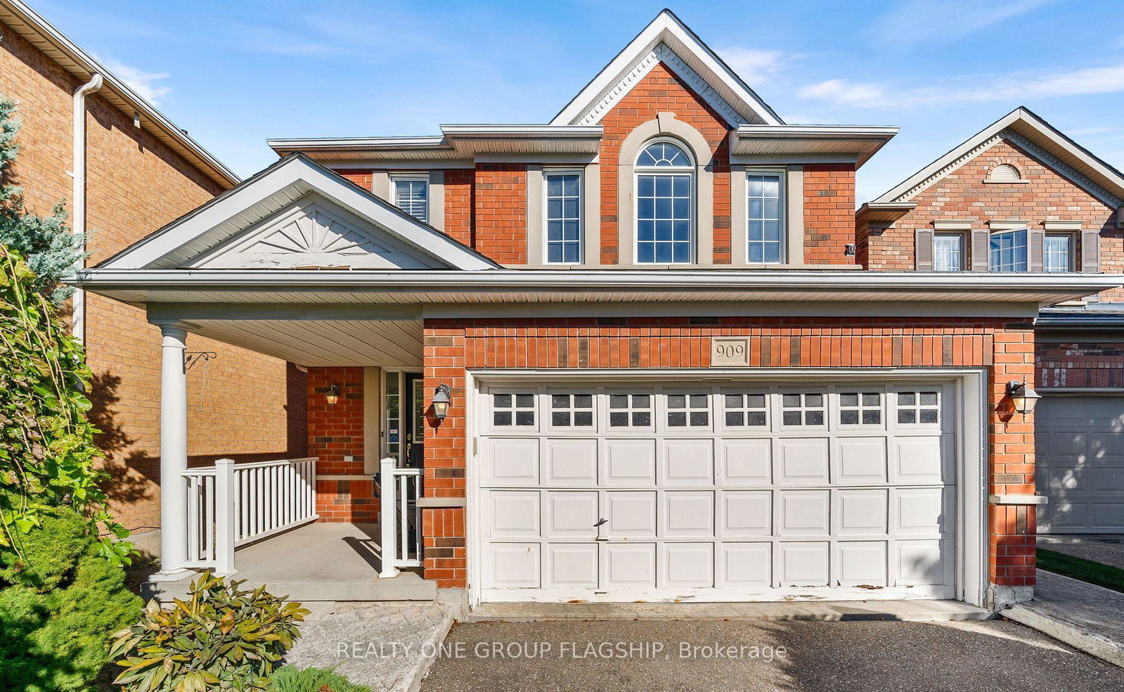 909-oaktree-crescent-newmarket-ontario-n12885216