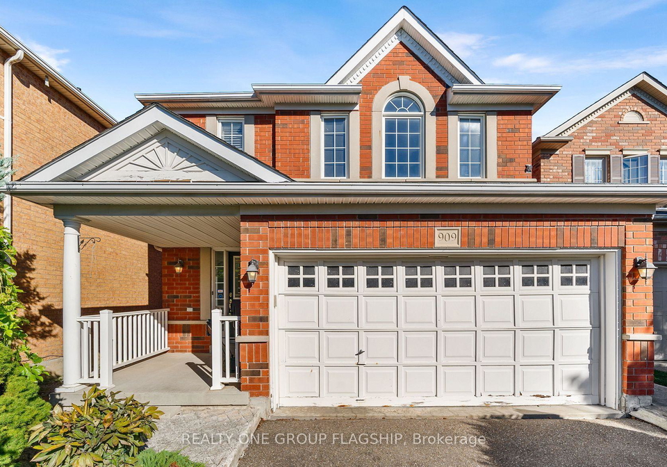 909-oaktree-crescent-newmarket-ontario-n12885216