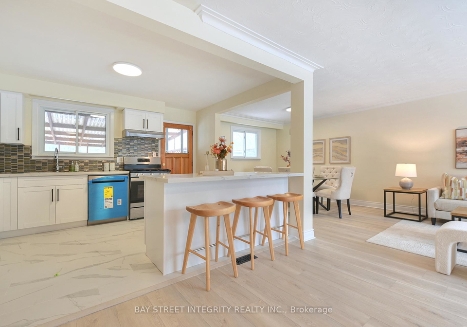 92-lewis-drive-newmarket-ontario-n12887852