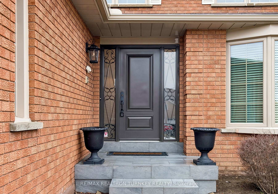 70-keffer-circle-newmarket-ontario-n12896312