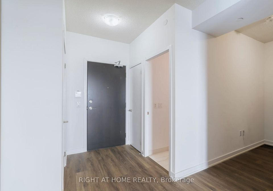 38-honeycrisp-crescent-vaughan-ontario-n12902508
