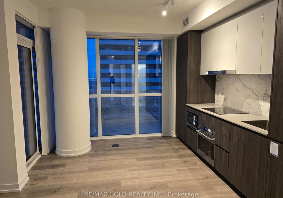 8-interchange-way-vaughan-ontario-n12906438
