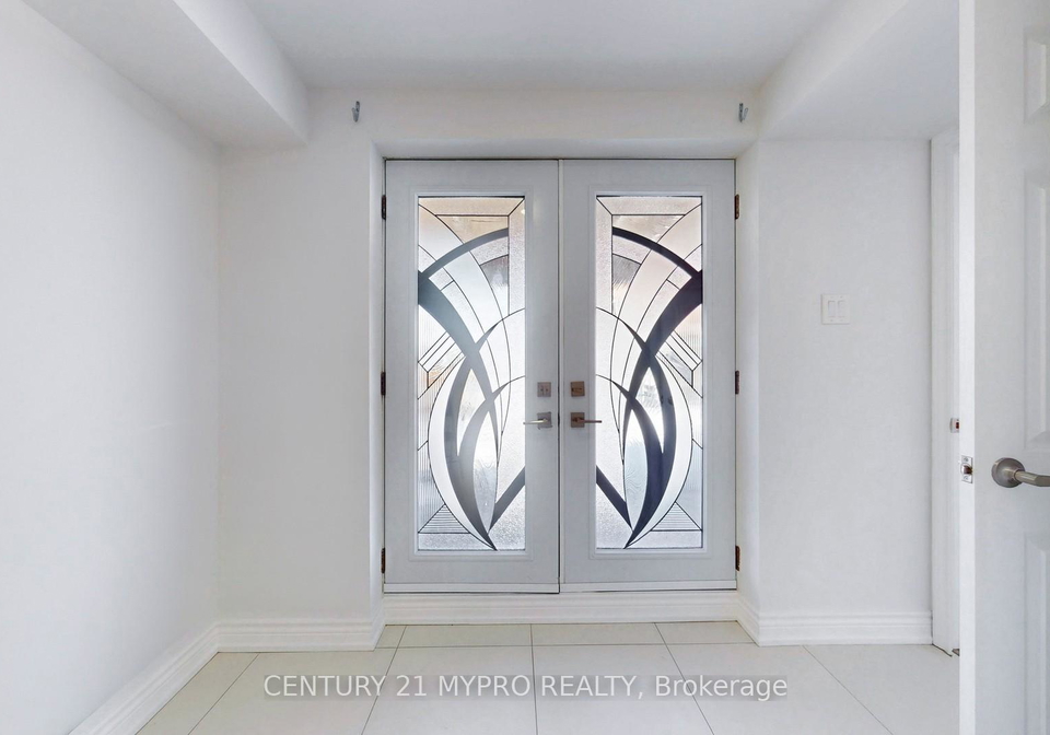 13-manor-glen-crescent-east-gwillimbury-ontario-n12912084