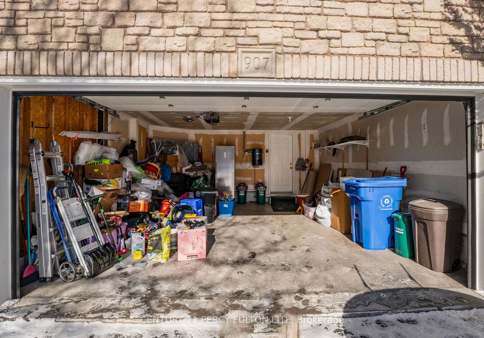 907-oaktree-crescent-newmarket-ontario-n12916724