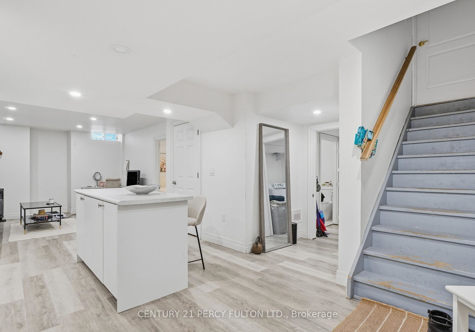 907-oaktree-crescent-newmarket-ontario-n12916724