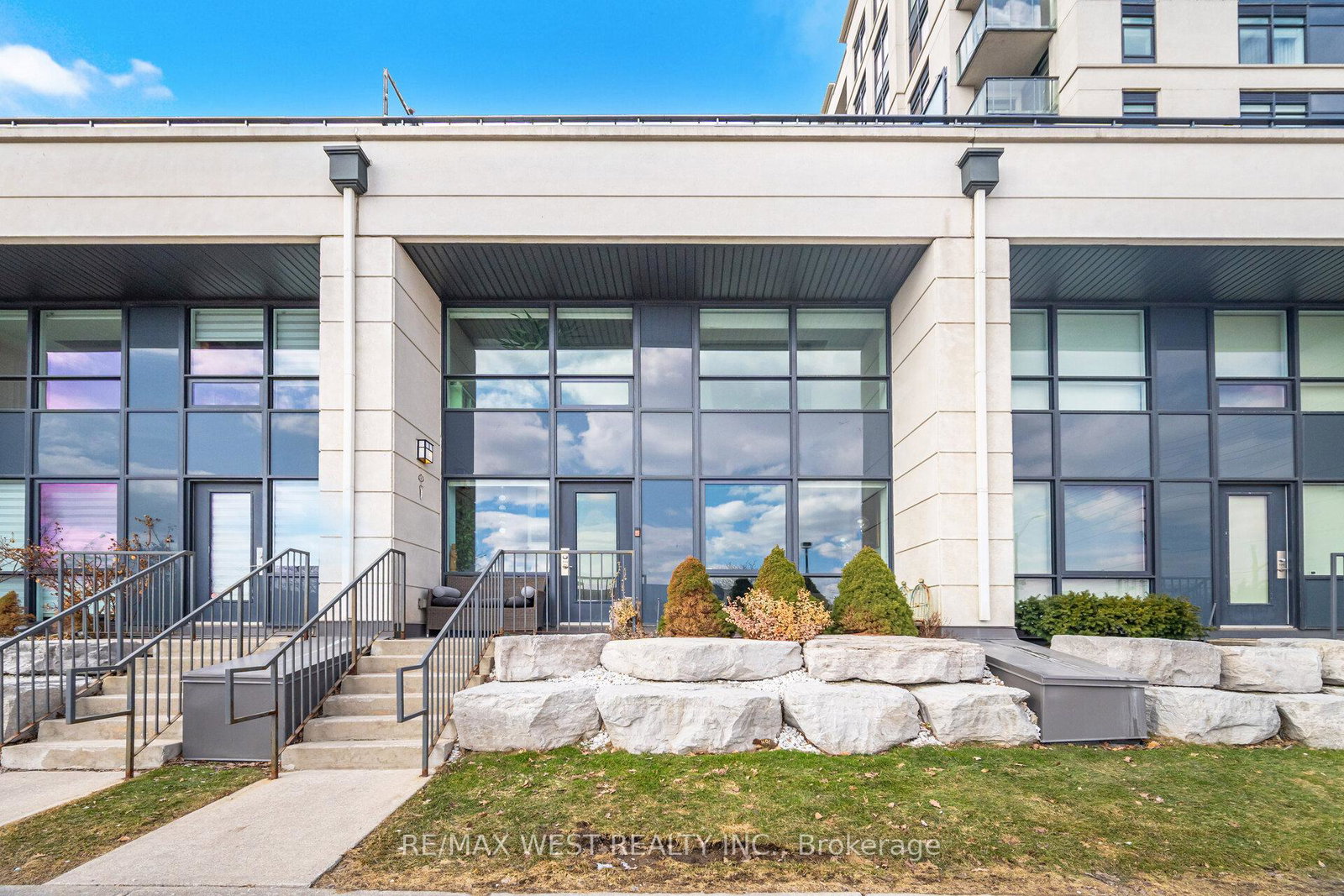 12-woodstream-boulevard-vaughan-ontario-n12919048