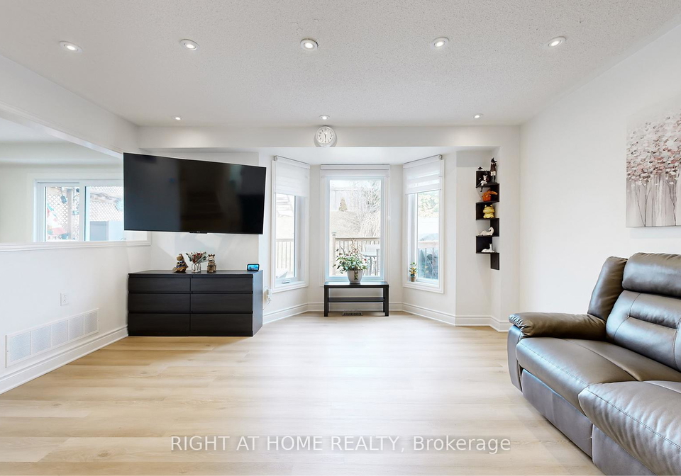 559-walpole-crescent-newmarket-ontario-n12925084