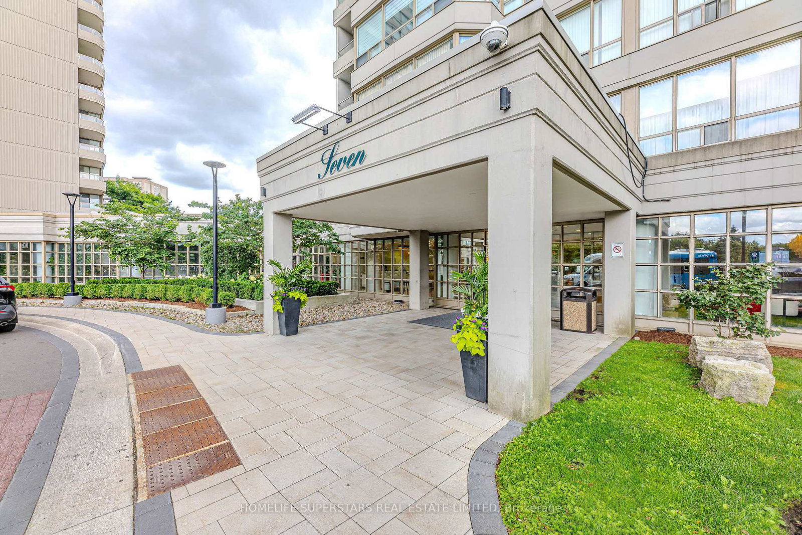 7-townsgate-drive-vaughan-ontario-n12930934