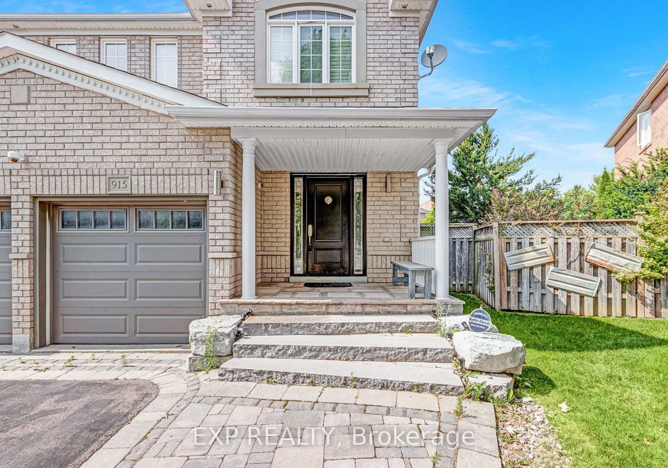 915-oaktree-crescent-newmarket-ontario-n12932292