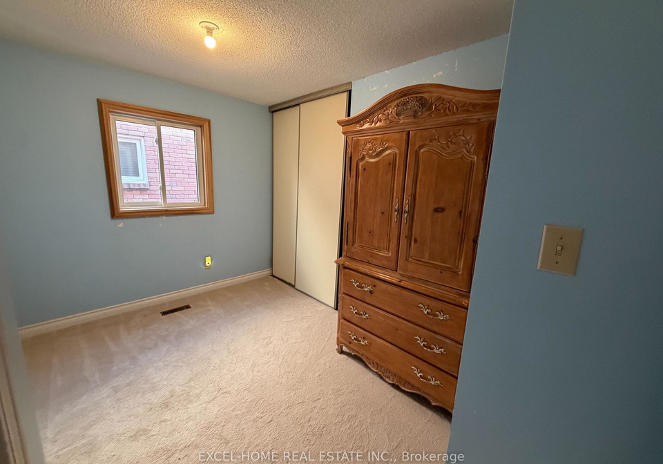 adams-court-uxbridge-ontario-n12932636