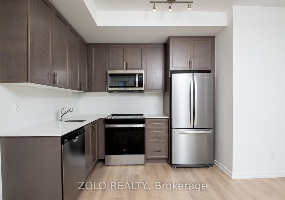 17-lytham-green-circle-newmarket-ontario-n12933760