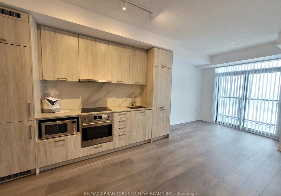 38-honeycrisp-crescent-vaughan-ontario-n12934048
