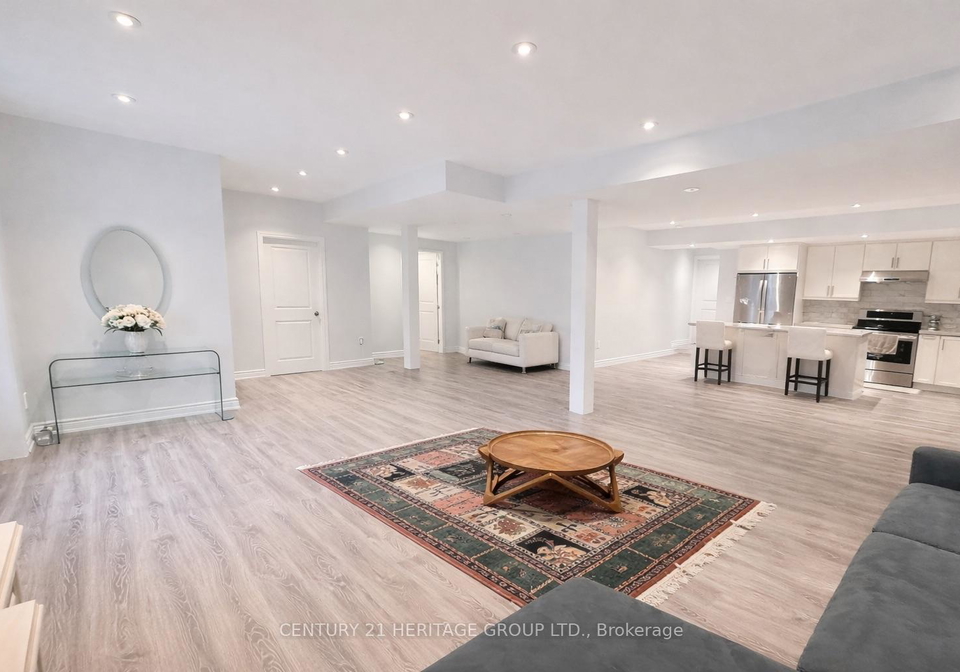 17-la-quinta-lane-newmarket-ontario-n12935240