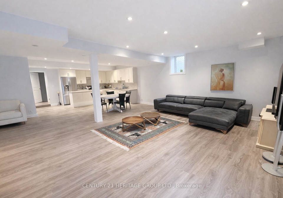 17-la-quinta-lane-newmarket-ontario-n12935240