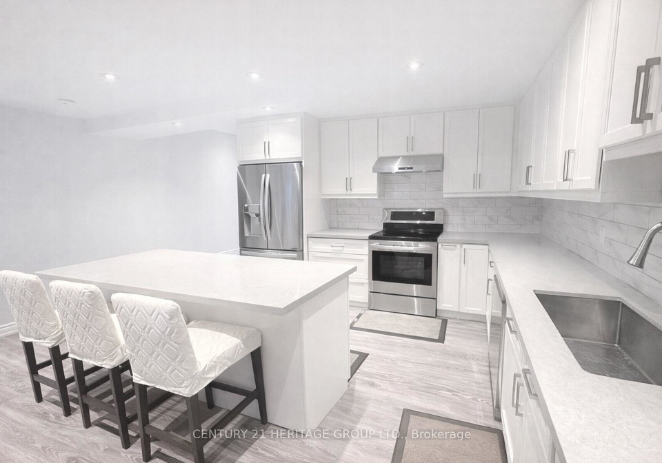 17-la-quinta-lane-newmarket-ontario-n12935240