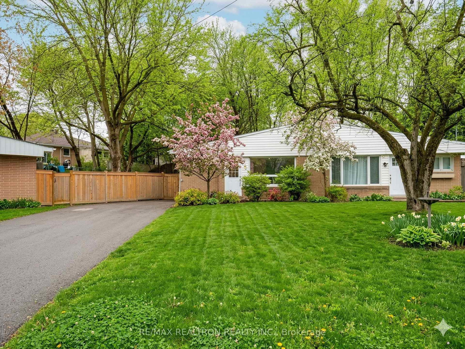 122-longford-drive-newmarket-ontario-n12936312