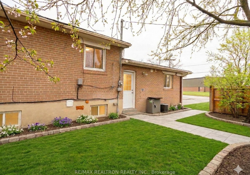 122-longford-drive-newmarket-ontario-n12936312