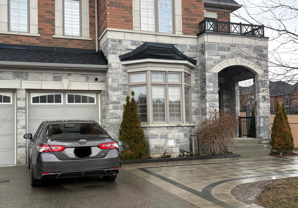 64-charlotte-abby-drive-east-gwillimbury-ontario-n12936520