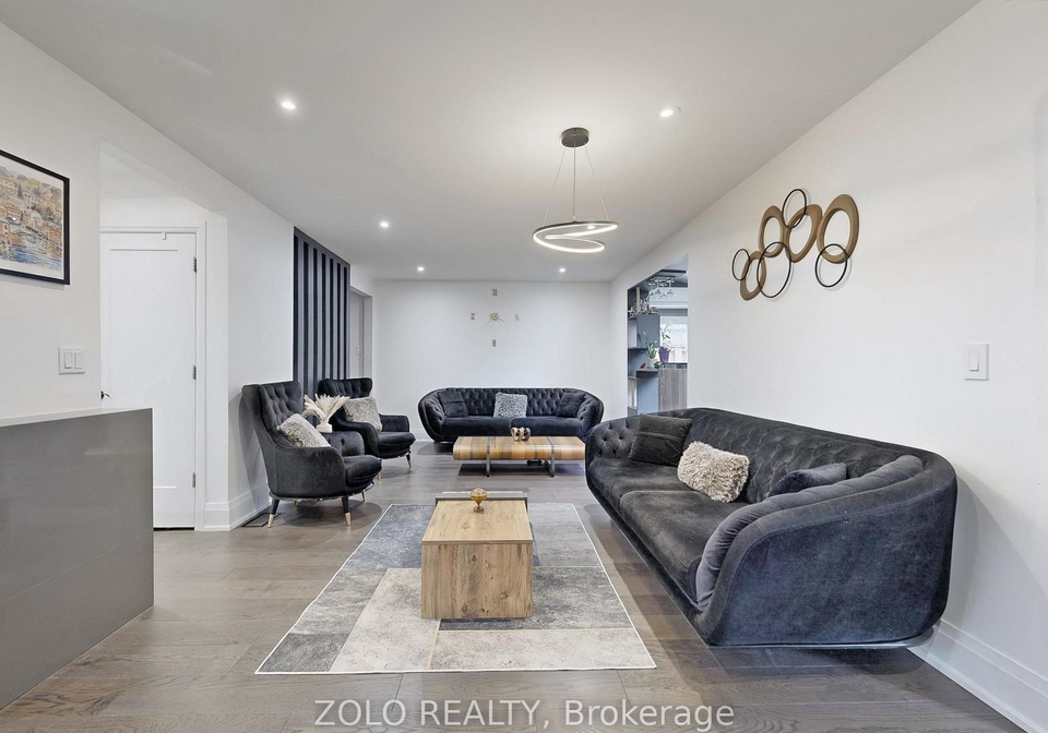 226-thoms-crescent-newmarket-ontario-n12937834