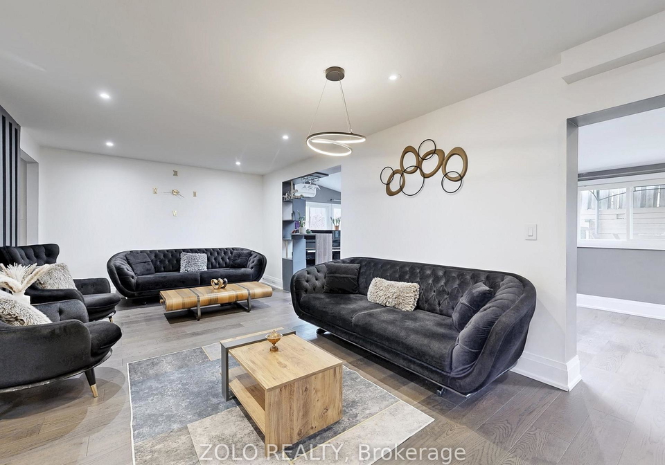 226-thoms-crescent-newmarket-ontario-n12937834