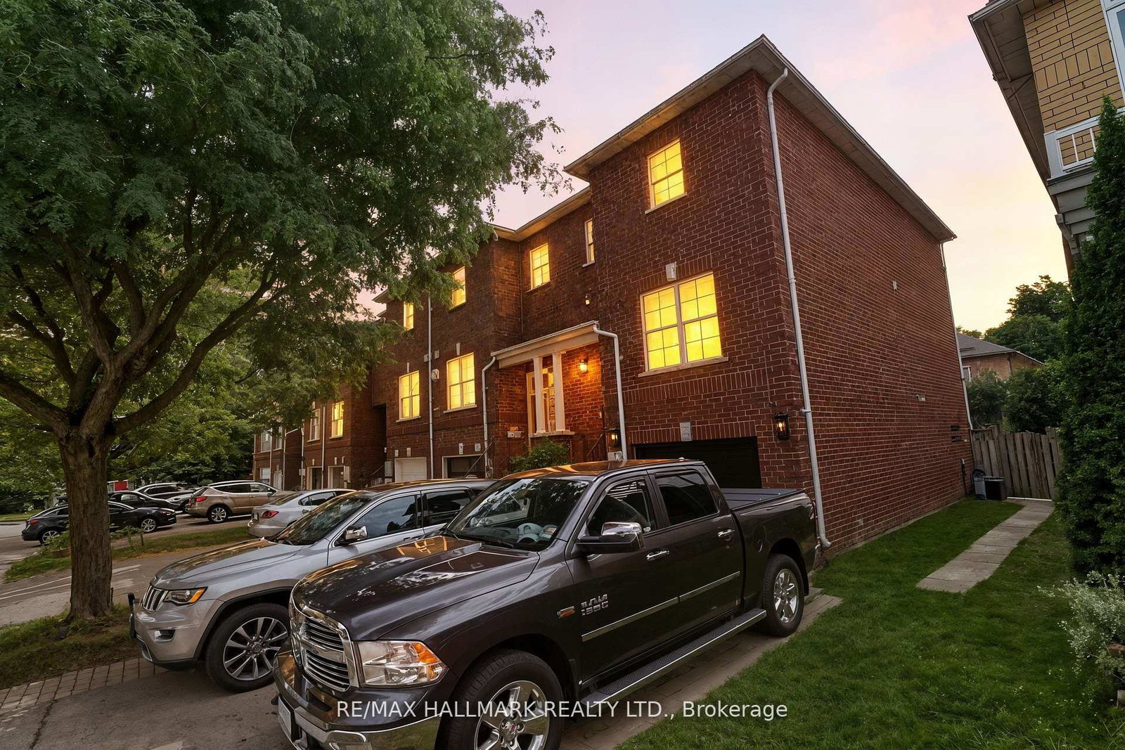 568-legresley-lane-newmarket-ontario-n12940892